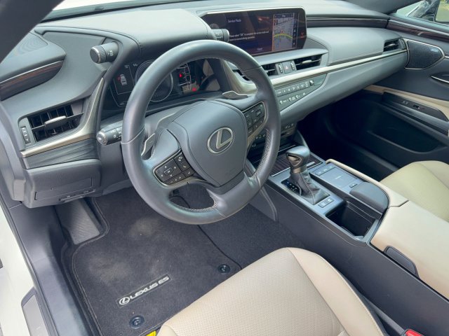 Used 2021 Lexus ES 300h w/ Premium Package FWD image 16