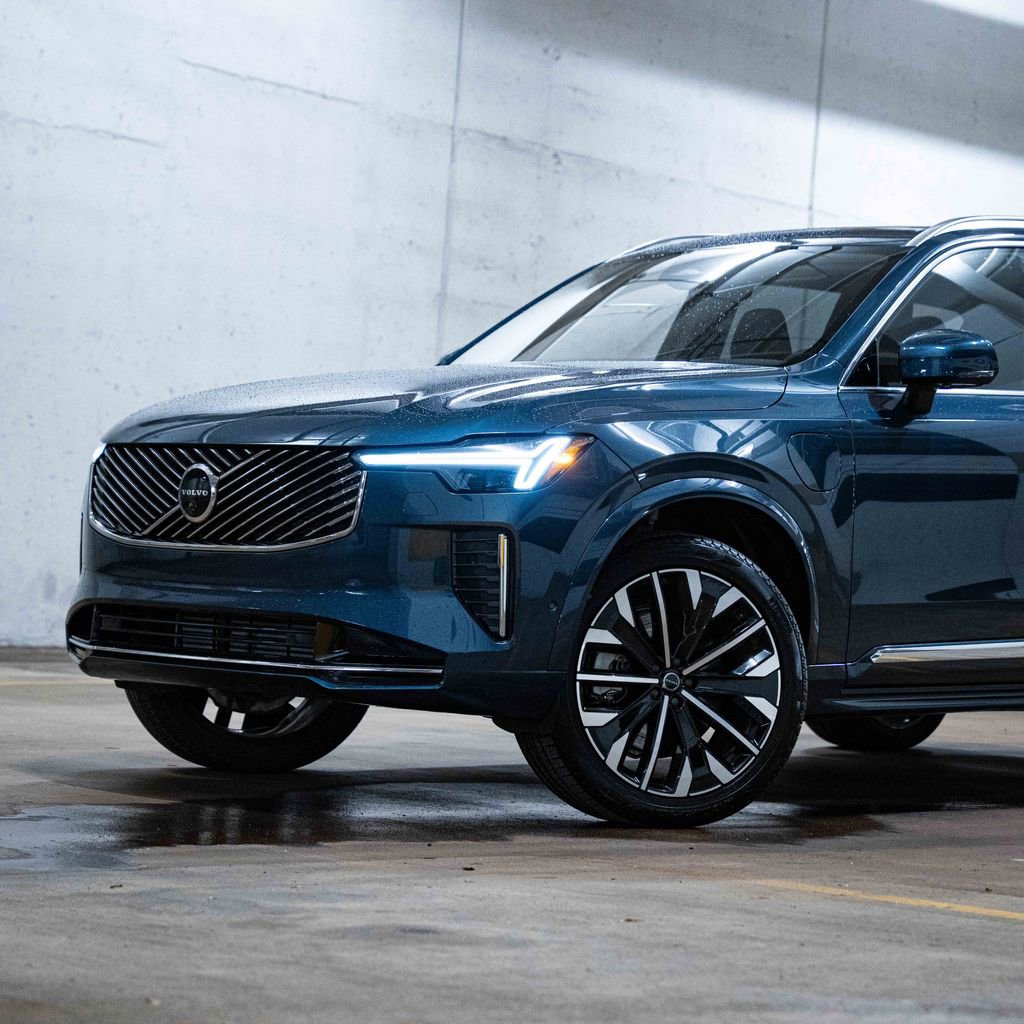 New 2026 Volvo XC90 T8 Plus w/ Protection Package Premier AWD/4WD image 2
