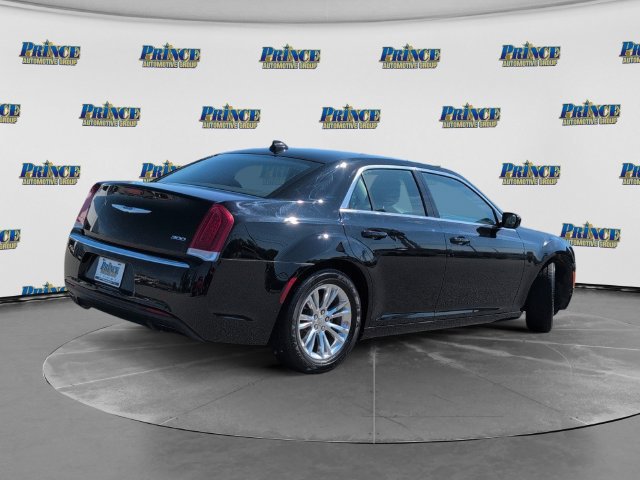 Used 2021 Chrysler 300 Touring w/ Driver Convenience Group RWD image 6