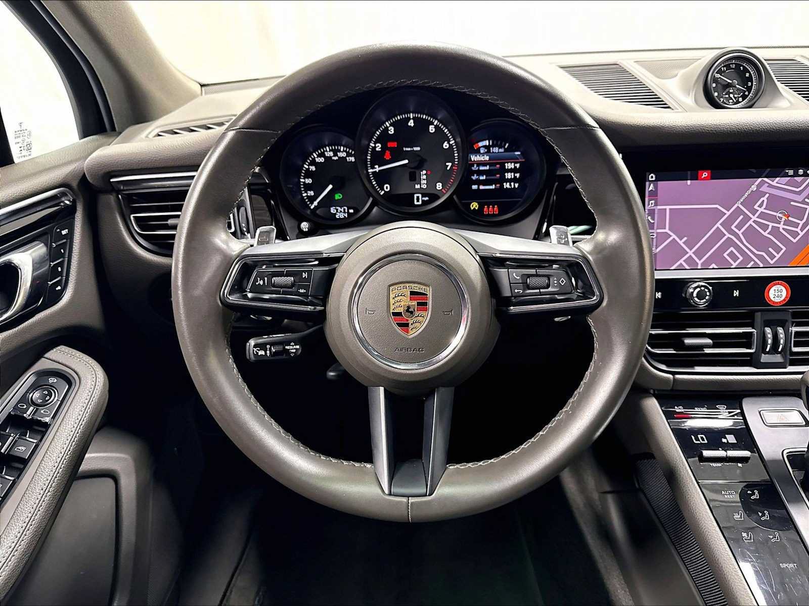 Used 2024 Porsche Macan w/ Premium Plus Package AWD/4WD image 17
