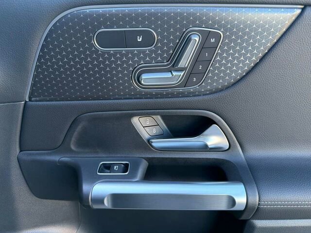 Certified 2025 Mercedes-Benz GLB 250 image 21