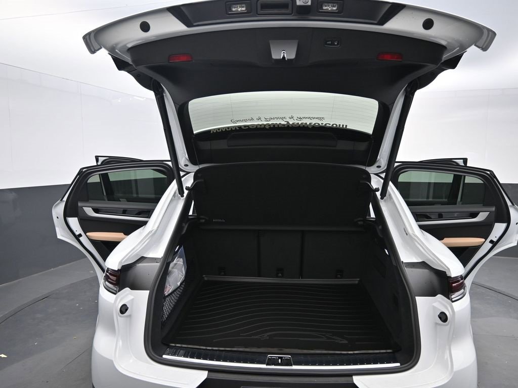 New 2025 Porsche Cayenne Coupe image 18