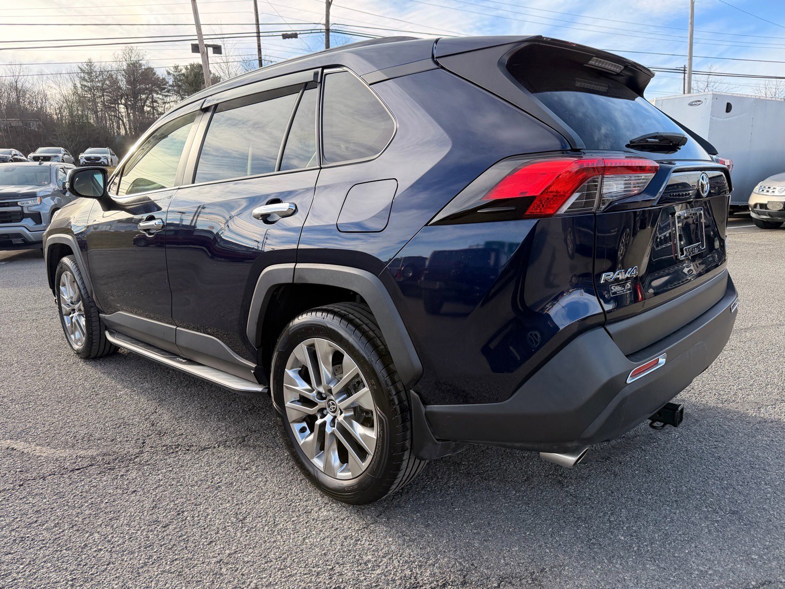 Used 2021 Toyota RAV4 XLE Premium image 4