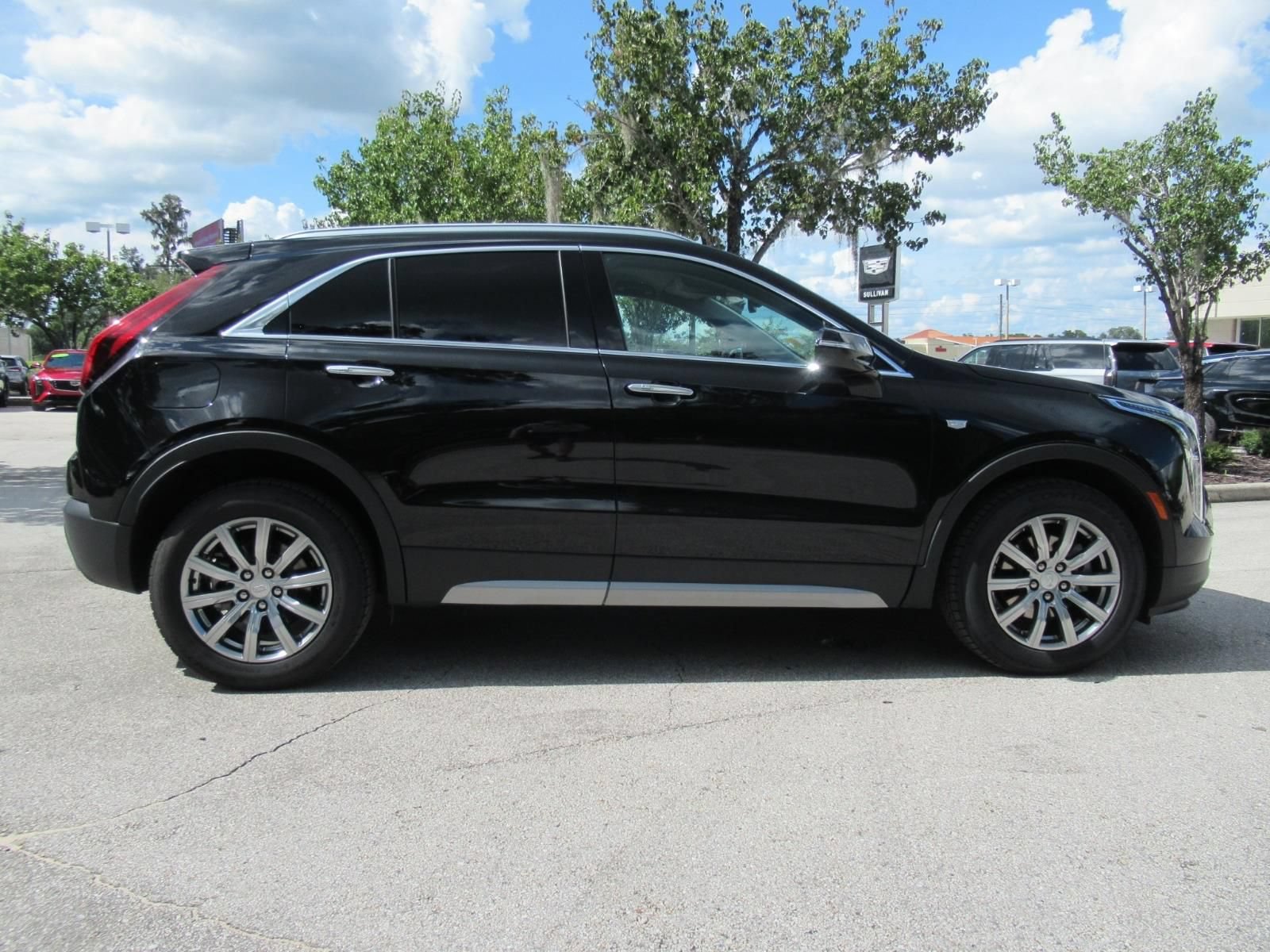 Used 2022 Cadillac XT4 Premium Luxury w/ Safety Alert Package AWD/4WD image 2