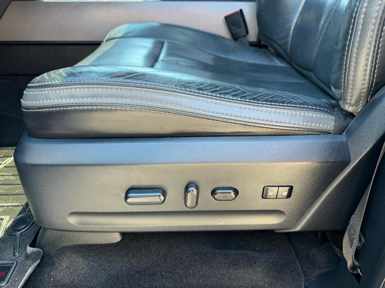 Used 2016 Ford Expedition Platinum image 31