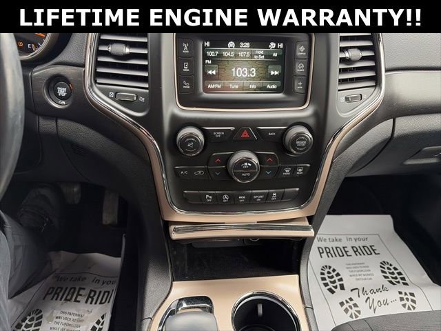 Used 2017 Jeep Grand Cherokee Laredo AWD/4WD image 23