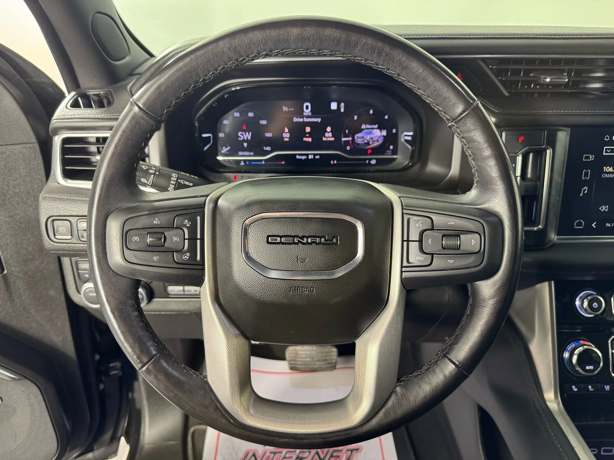 Used 2022 GMC Yukon Denali w/ Advanced Technology Package image 16