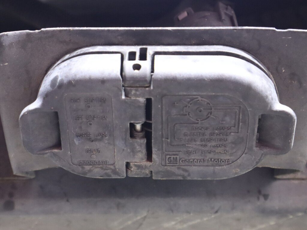 Used 2022 Chevrolet Express 3500 w/ Driver Convenience Package RWD image 23