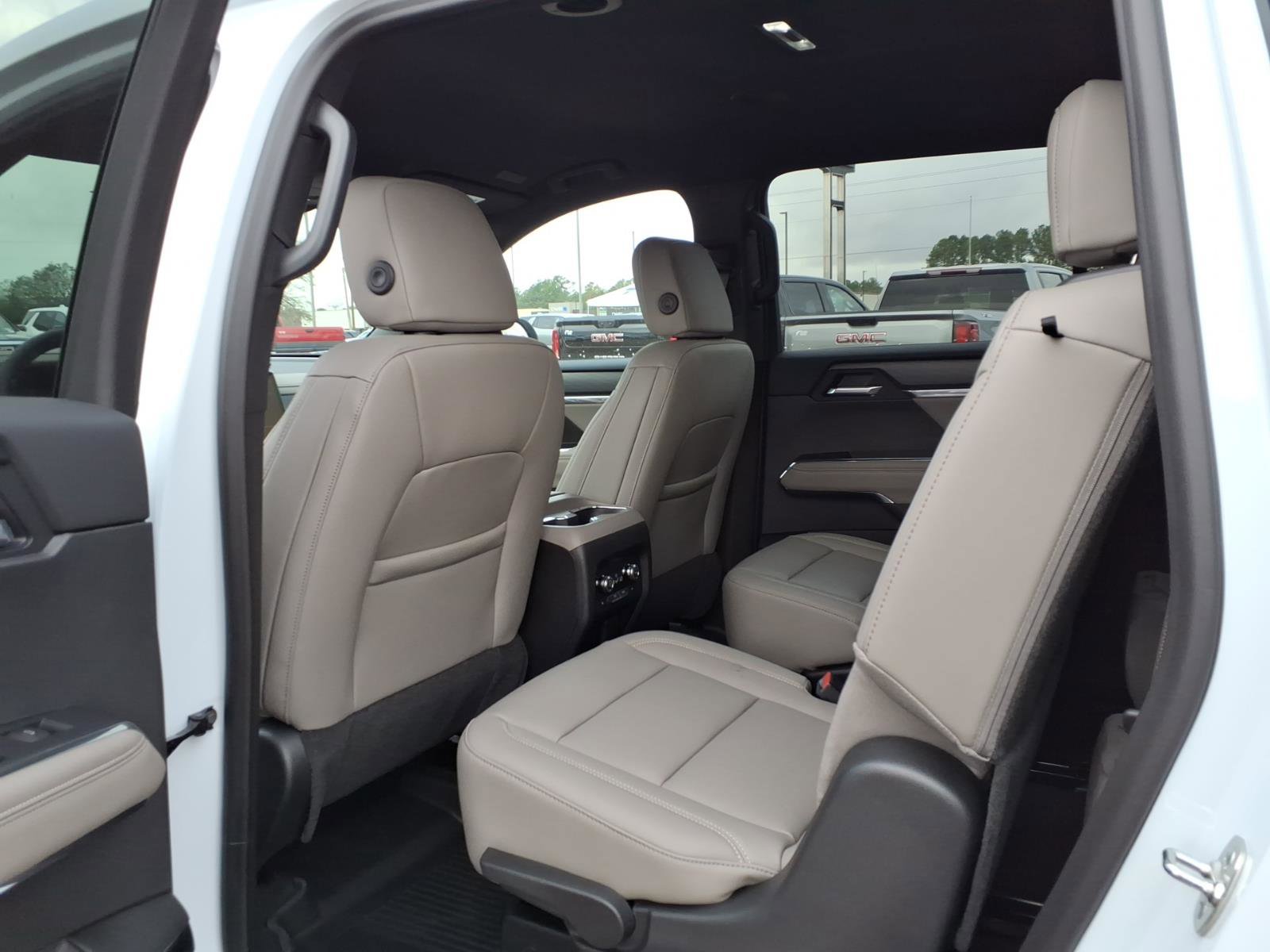 New 2026 GMC Acadia Elevation w/ Elevation Premium Package AWD/4WD image 23