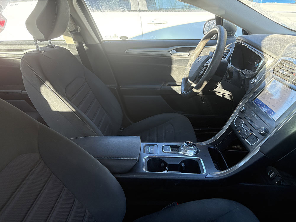 Used 2020 Ford Fusion SE image 5