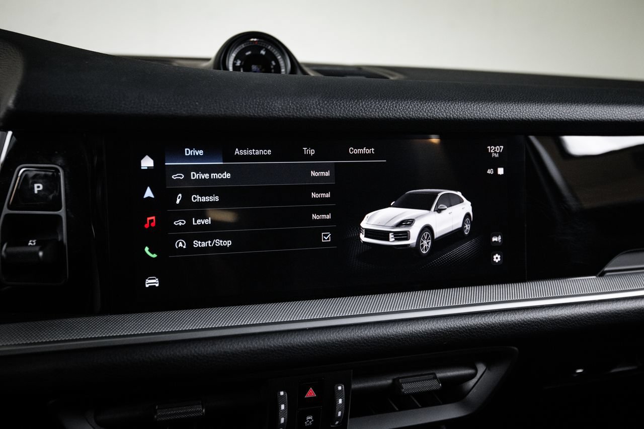 Certified 2024 Porsche Cayenne Coupe AWD/4WD image 18