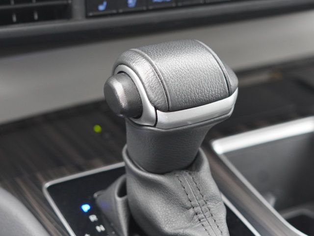 Used 2024 Toyota Sienna Limited AWD/4WD image 30