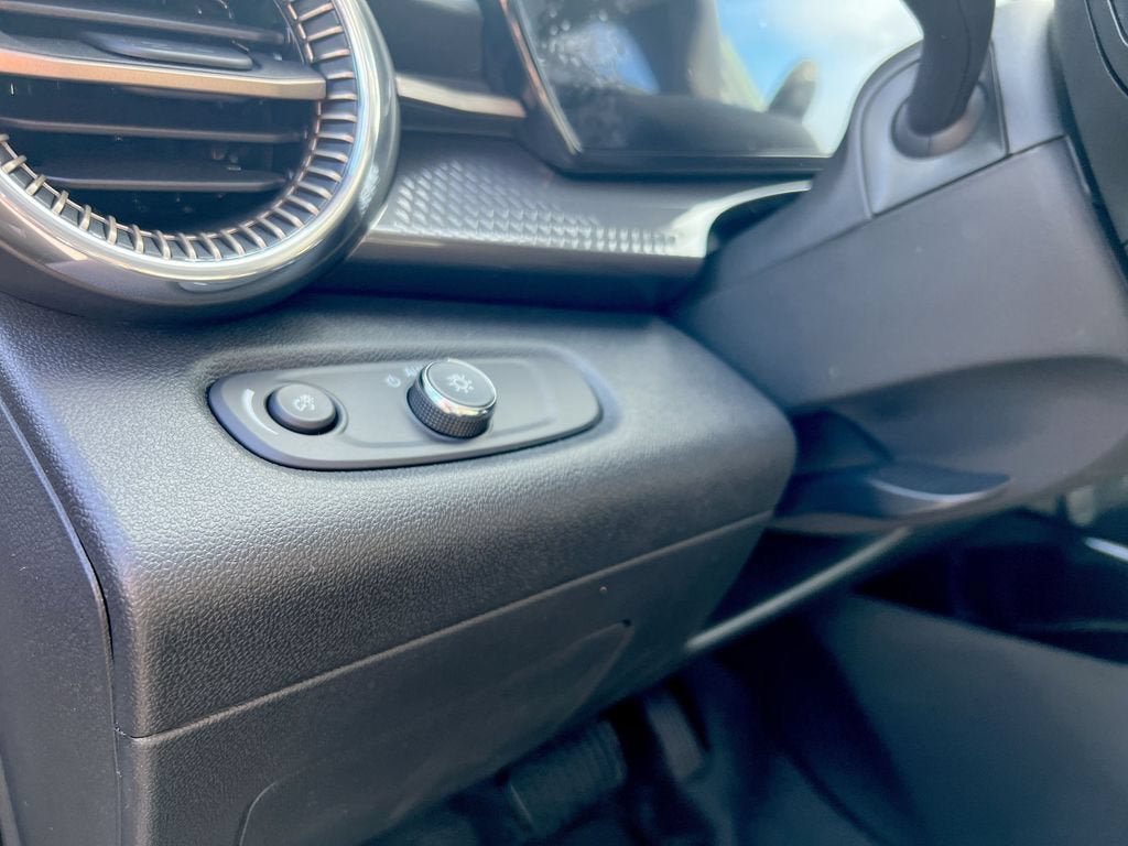 New 2026 Chevrolet Trax ACTIV w/ Sunroof Package FWD image 16