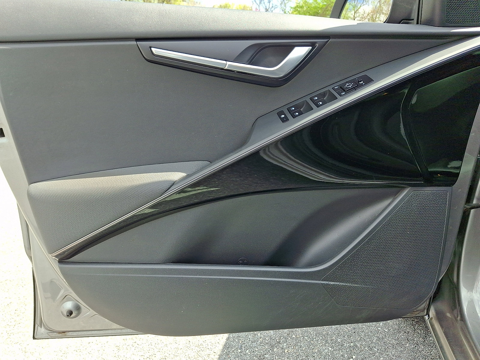 Used 2024 Kia Niro EX image 12