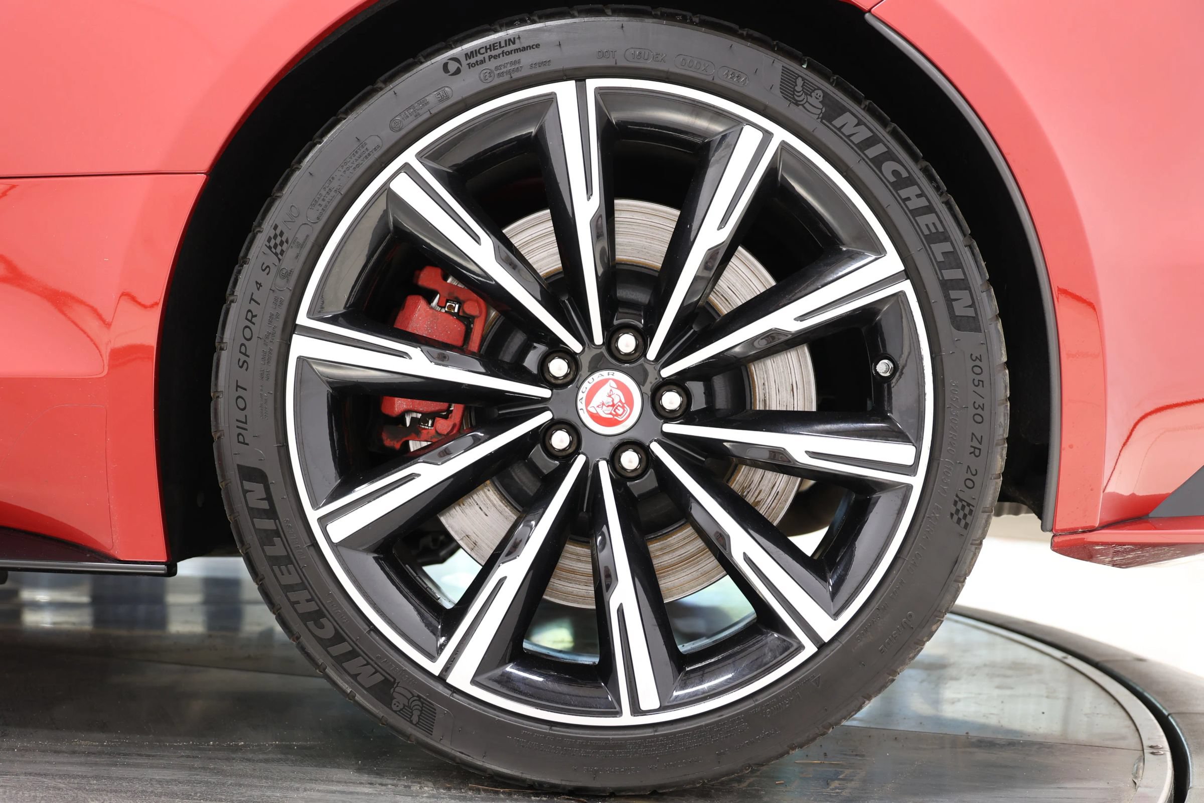 Used 2021 Jaguar F-TYPE R AWD/4WD image 92