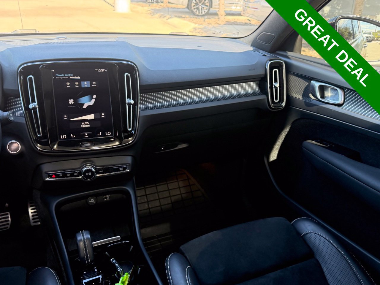 Used 2021 Volvo XC40 T5 R-Design w/ Advanced Package AWD/4WD image 16