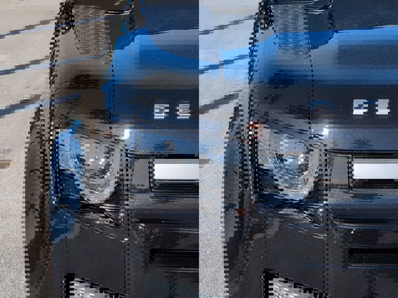 Used 2025 Land Rover Defender 110 S image 8