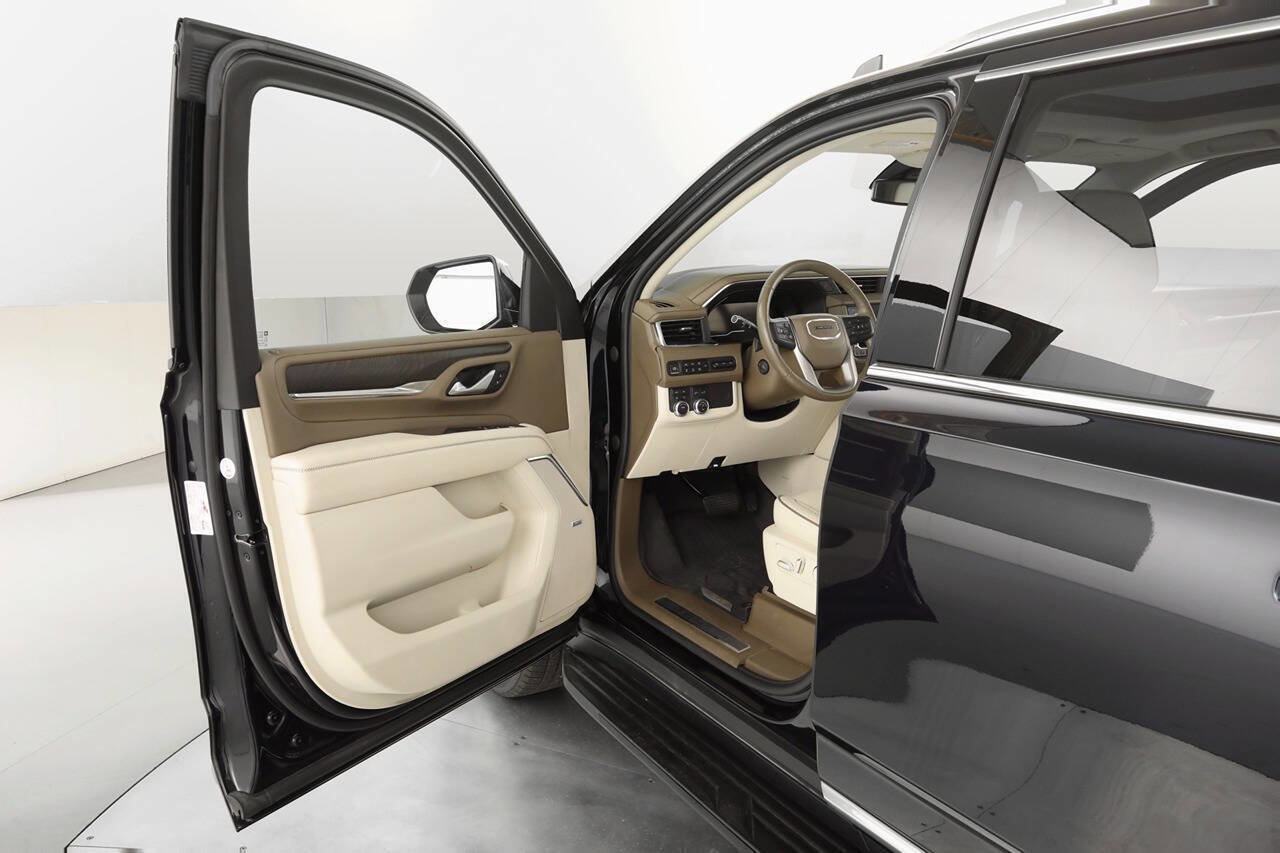 Used 2022 GMC Yukon XL Denali image 10