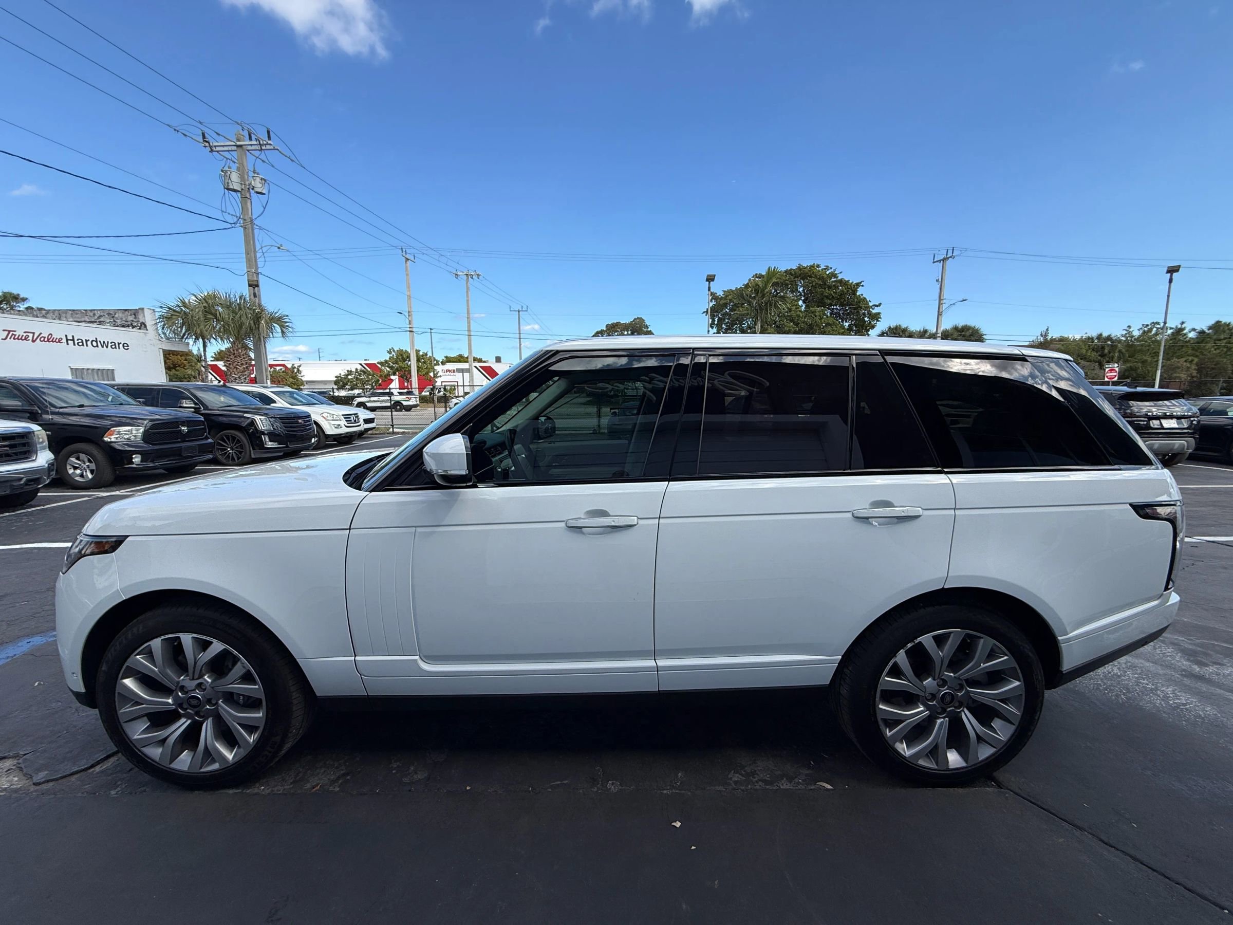 Used 2018 Land Rover Range Rover Autobiography image 7