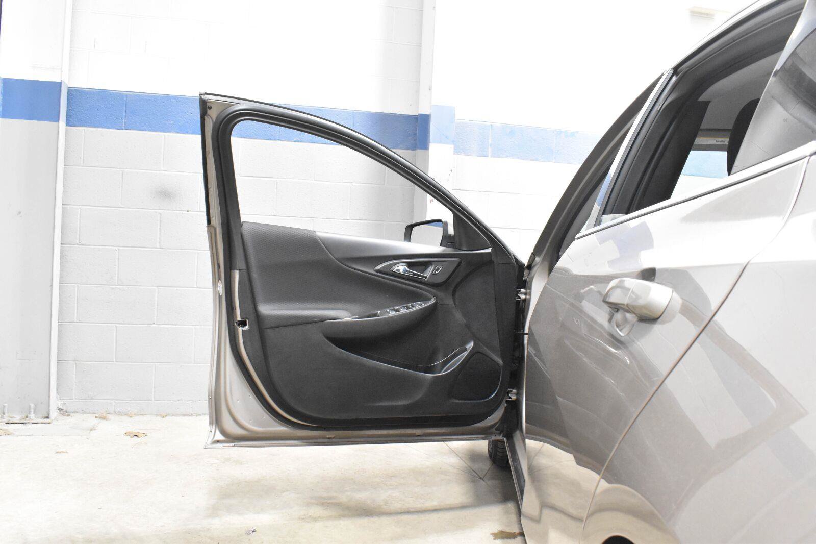 Used 2025 Chevrolet Malibu LT FWD image 9