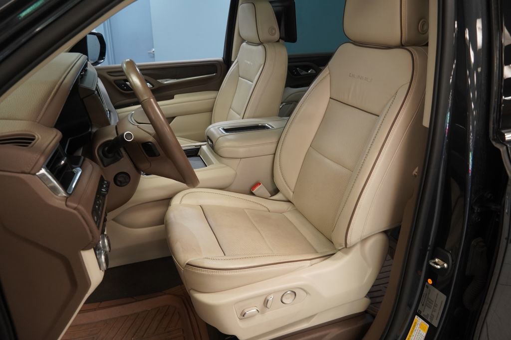 Used 2021 GMC Yukon XL Denali w/ Denali Premium Package AWD/4WD image 4