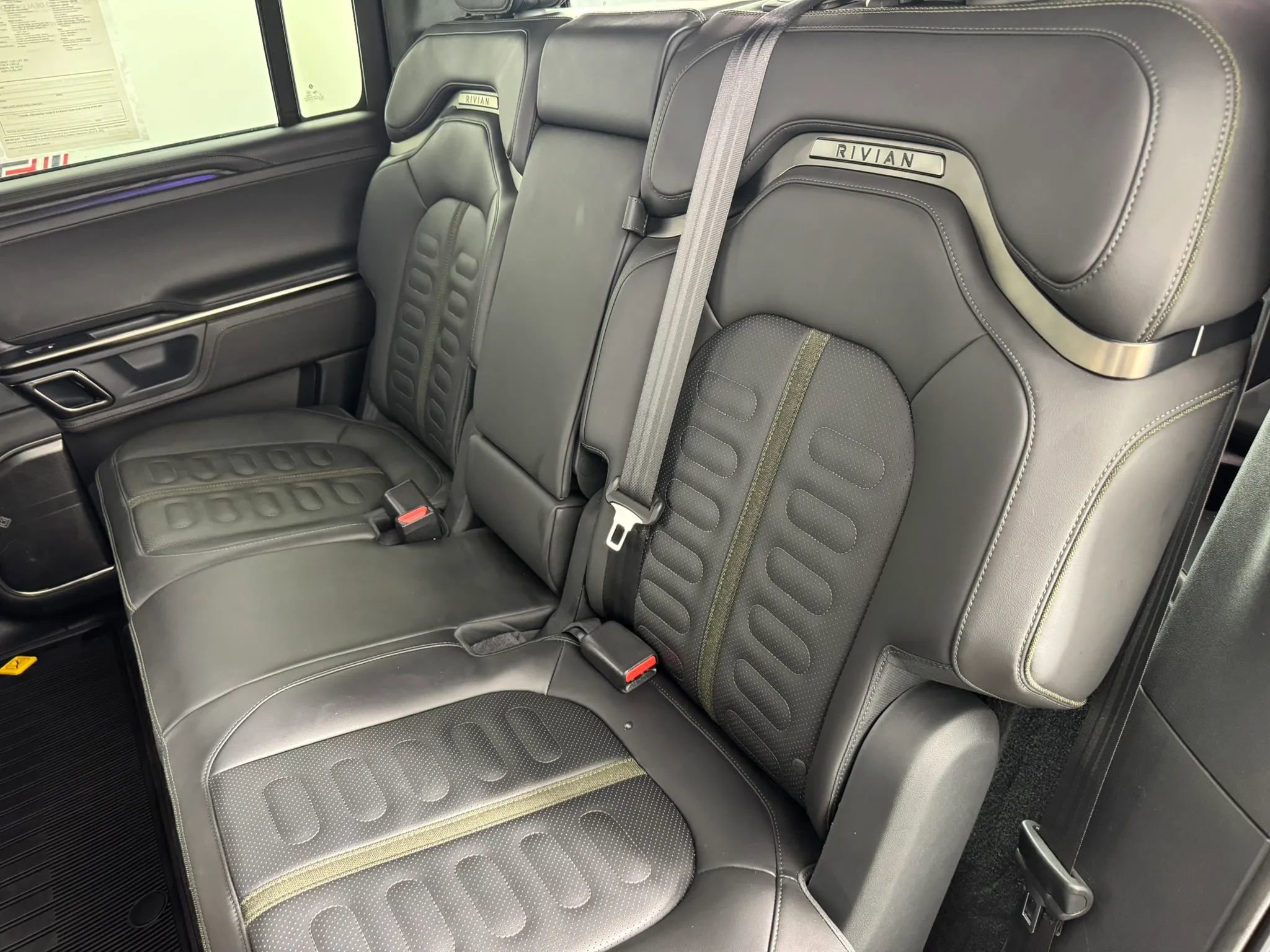 Used 2023 Rivian R1S Adventure image 37