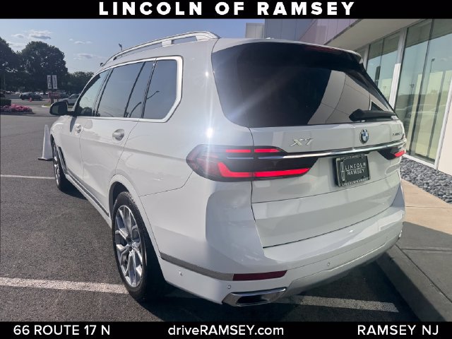Used 2024 BMW X7 xDrive40i w/ Parking Assistance Package AWD/4WD image 3