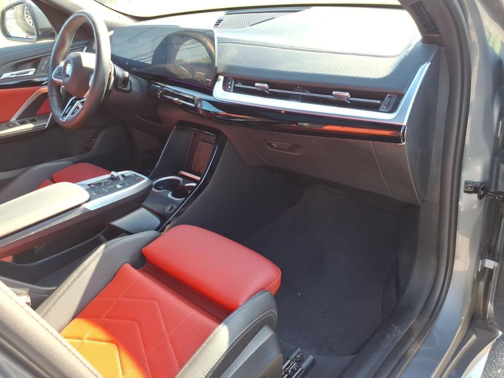 Used 2025 BMW X2 xDrive28i AWD/4WD image 9