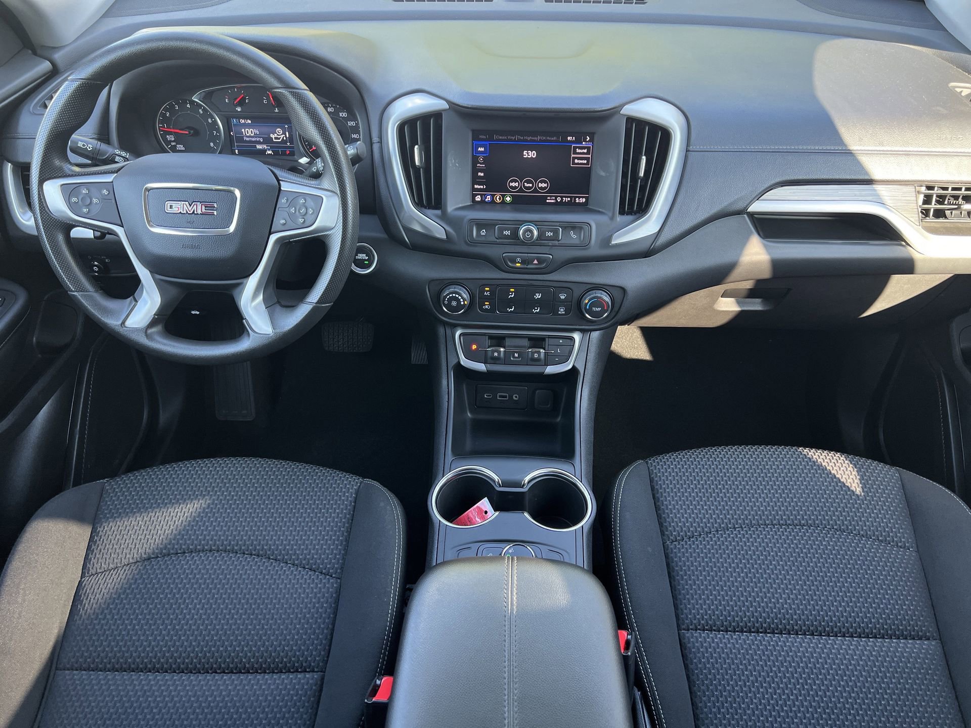 Used 2024 GMC Terrain SLE FWD image 2