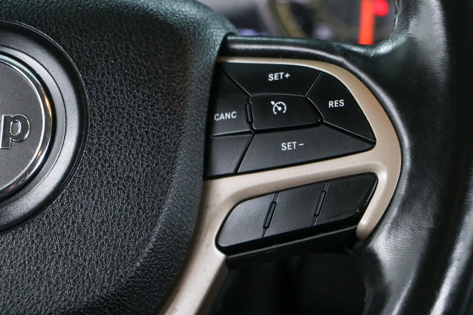 Used 2018 Jeep Cherokee Limited FWD image 14