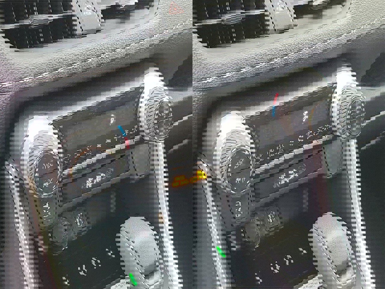 Used 2025 Toyota RAV4 XLE image 28