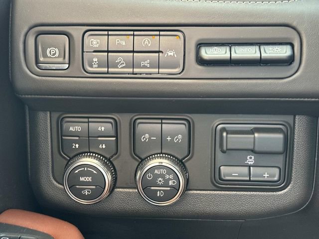 Used 2024 GMC Yukon Denali Ultimate image 25