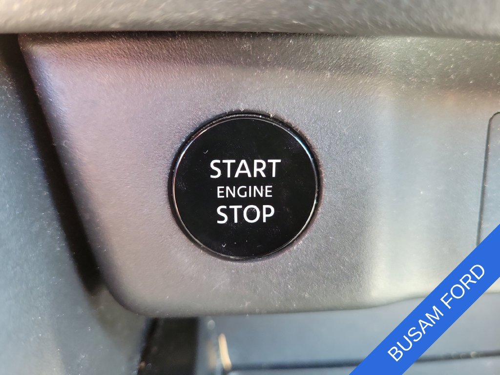 Used 2025 Nissan Rogue SV FWD image 28