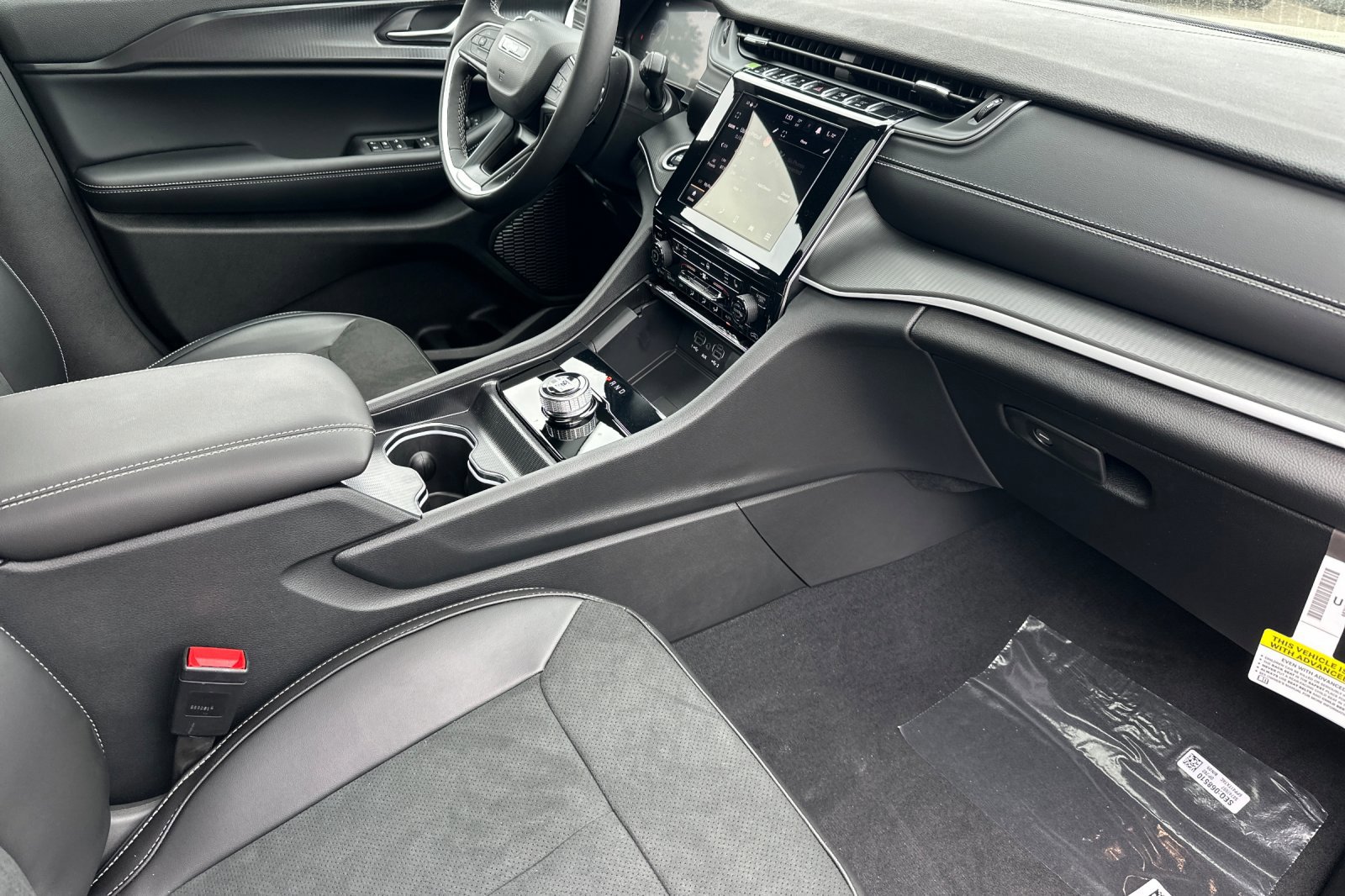 New 2025 Jeep Grand Cherokee L Altitude image 16