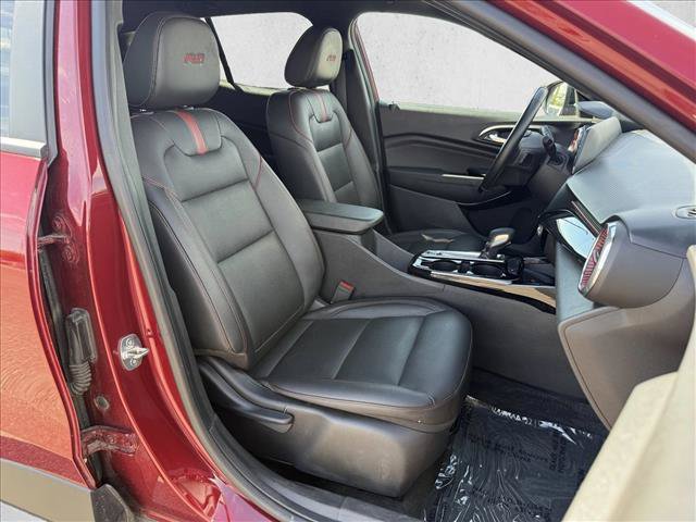 Used 2024 Chevrolet Trax RS w/ Sunroof Package FWD image 13