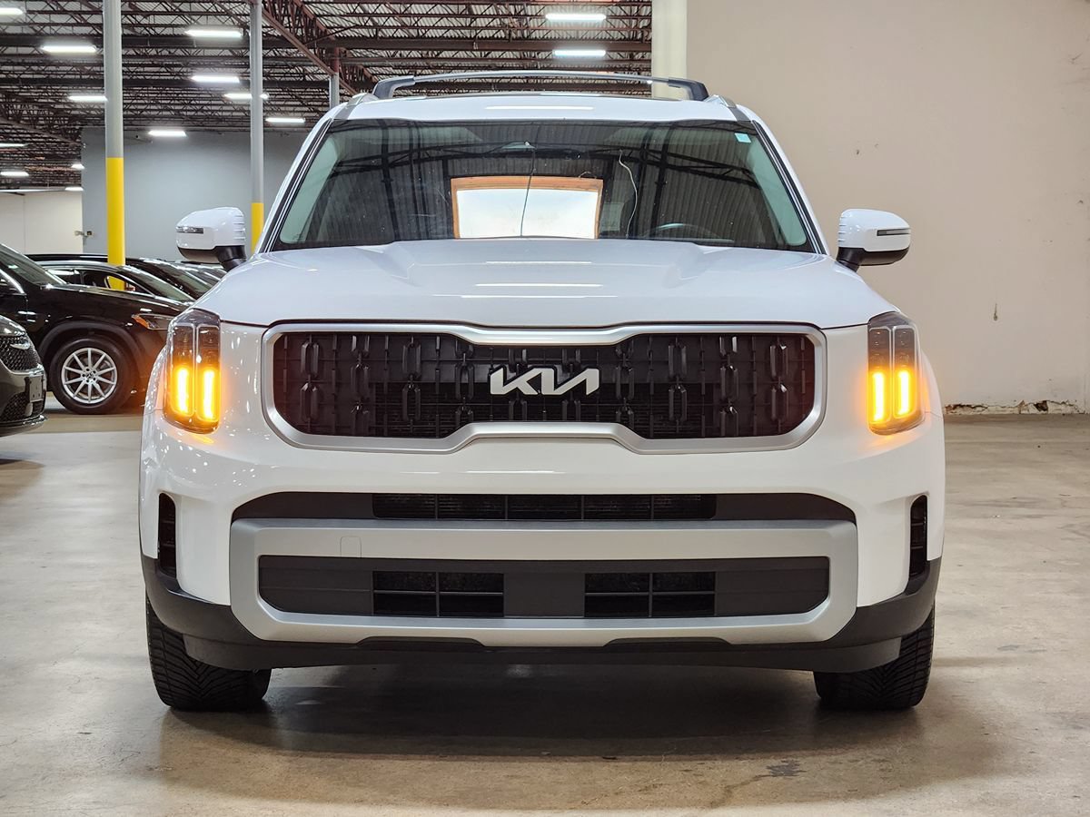 Used 2024 Kia Telluride EX w/ EX Captain's Chair Package FWD image 2