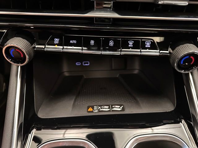 New 2026 Chevrolet Traverse RS w/ LPO, Floor Liner Package FWD image 18