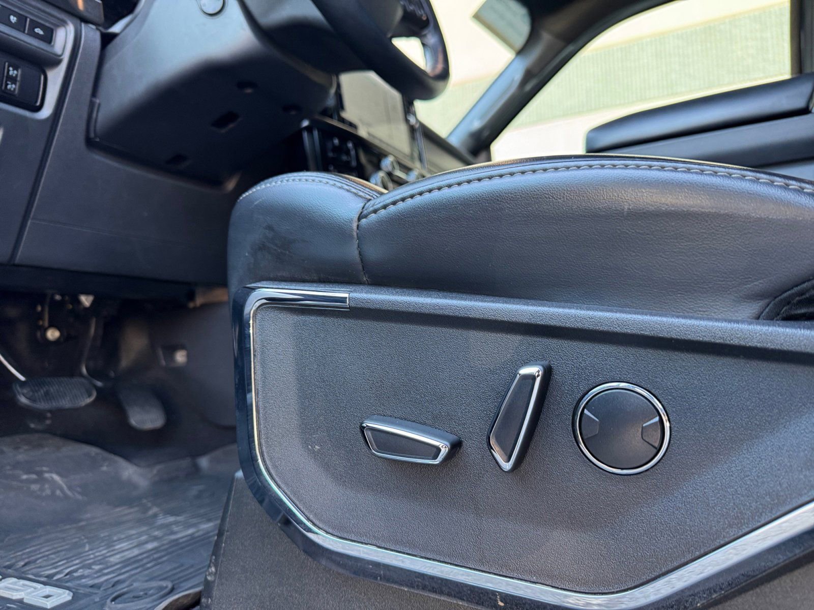 Certified 2023 Ford F150 Platinum w/ Equipment Group 701A High image 21