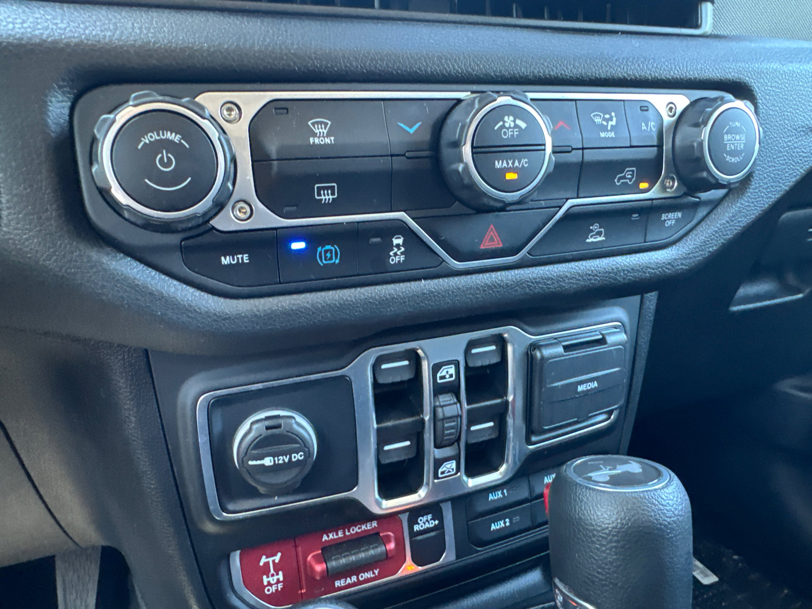Used 2025 Jeep Wrangler Willys image 27