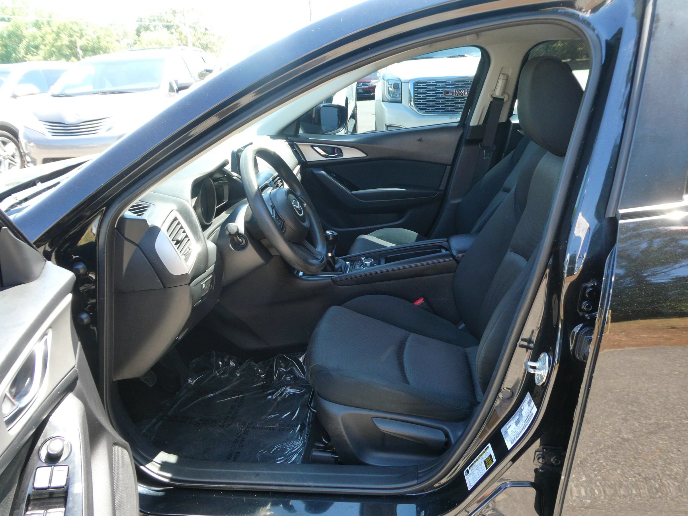Used 2017 MAZDA MAZDA3 Sport FWD image 12