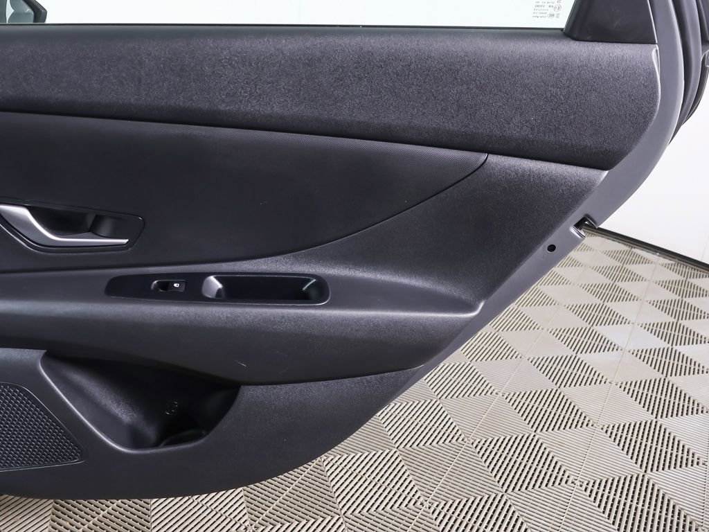 Used 2023 Hyundai Elantra SEL w/ Cargo Package image 21