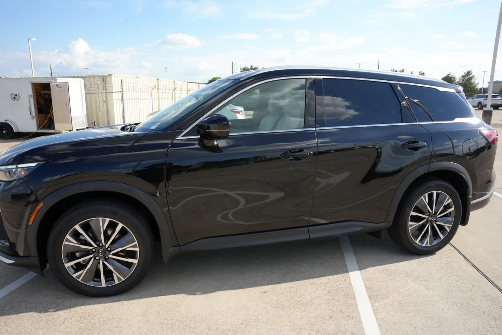 Certified 2027 INFINITI QX60 Luxe w/ Cargo Package FWD image 15