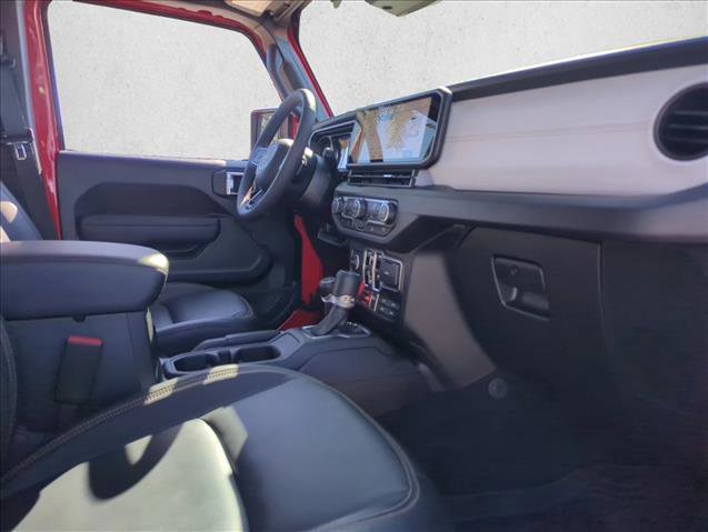 Used 2025 Jeep Wrangler Willys image 25