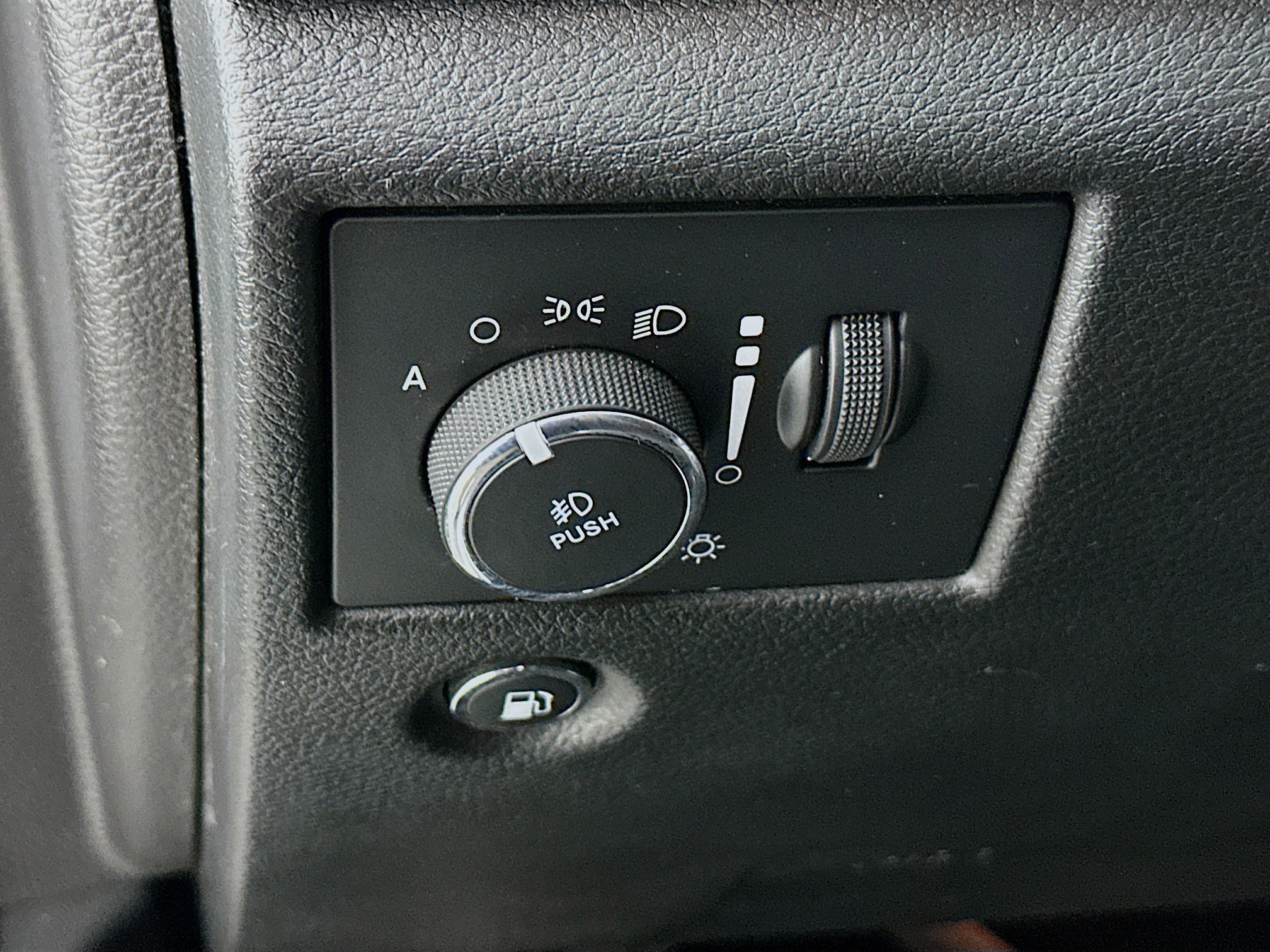 Used 2021 Jeep Grand Cherokee Laredo X AWD/4WD image 17