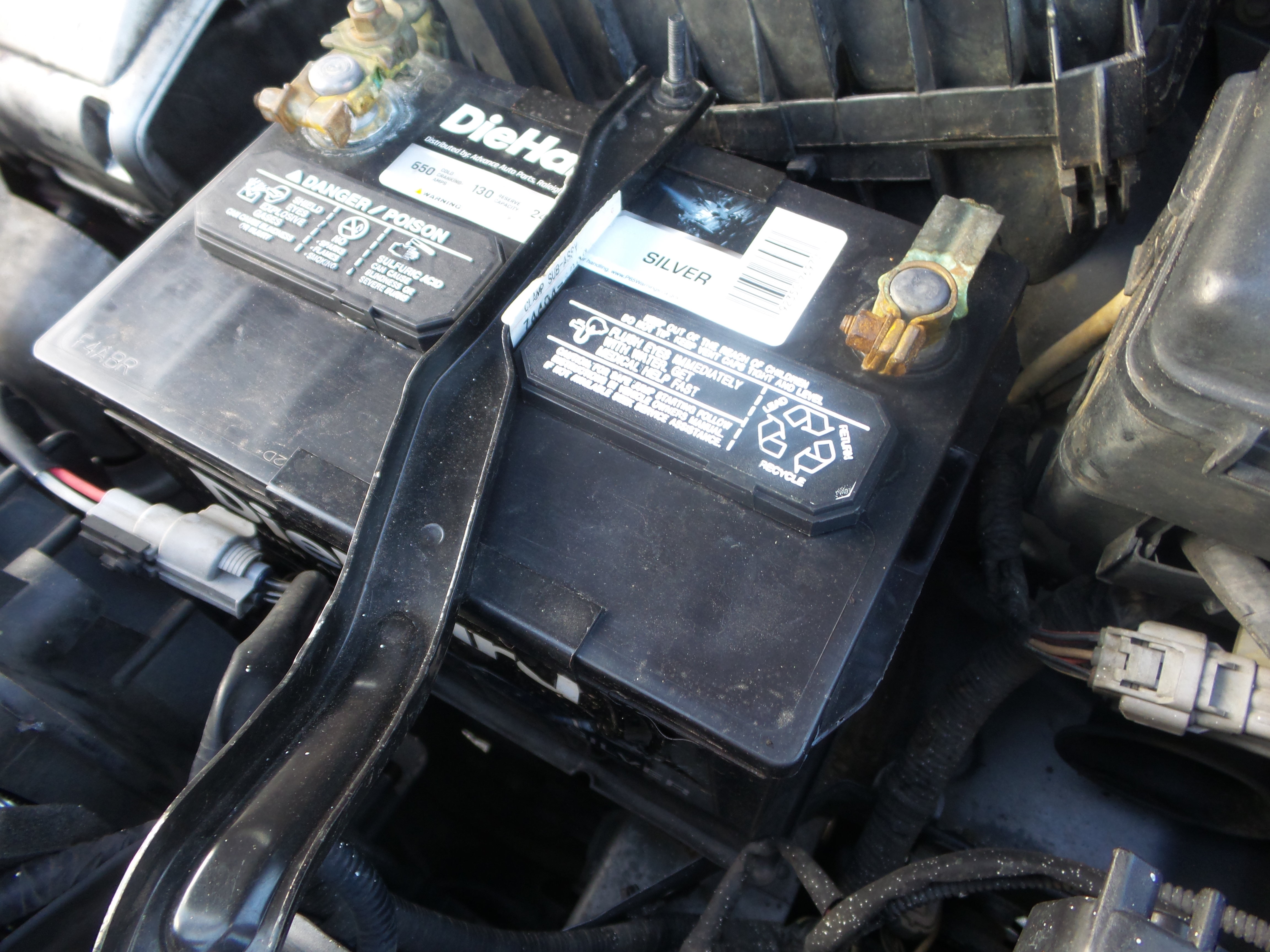 Used 2005 Toyota Highlander 4WD V6 w/ 3rd Row image 29