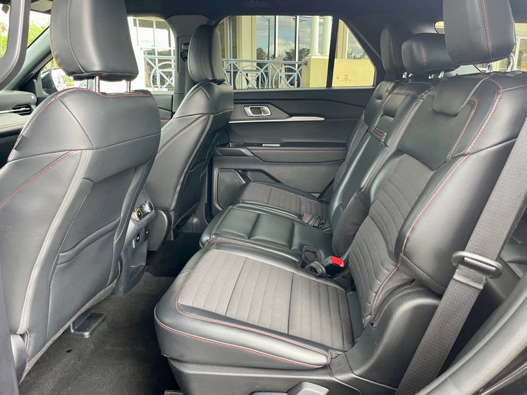 Used 2025 Ford Explorer ST-Line w/ ST-Line Street Pack AWD/4WD image 12