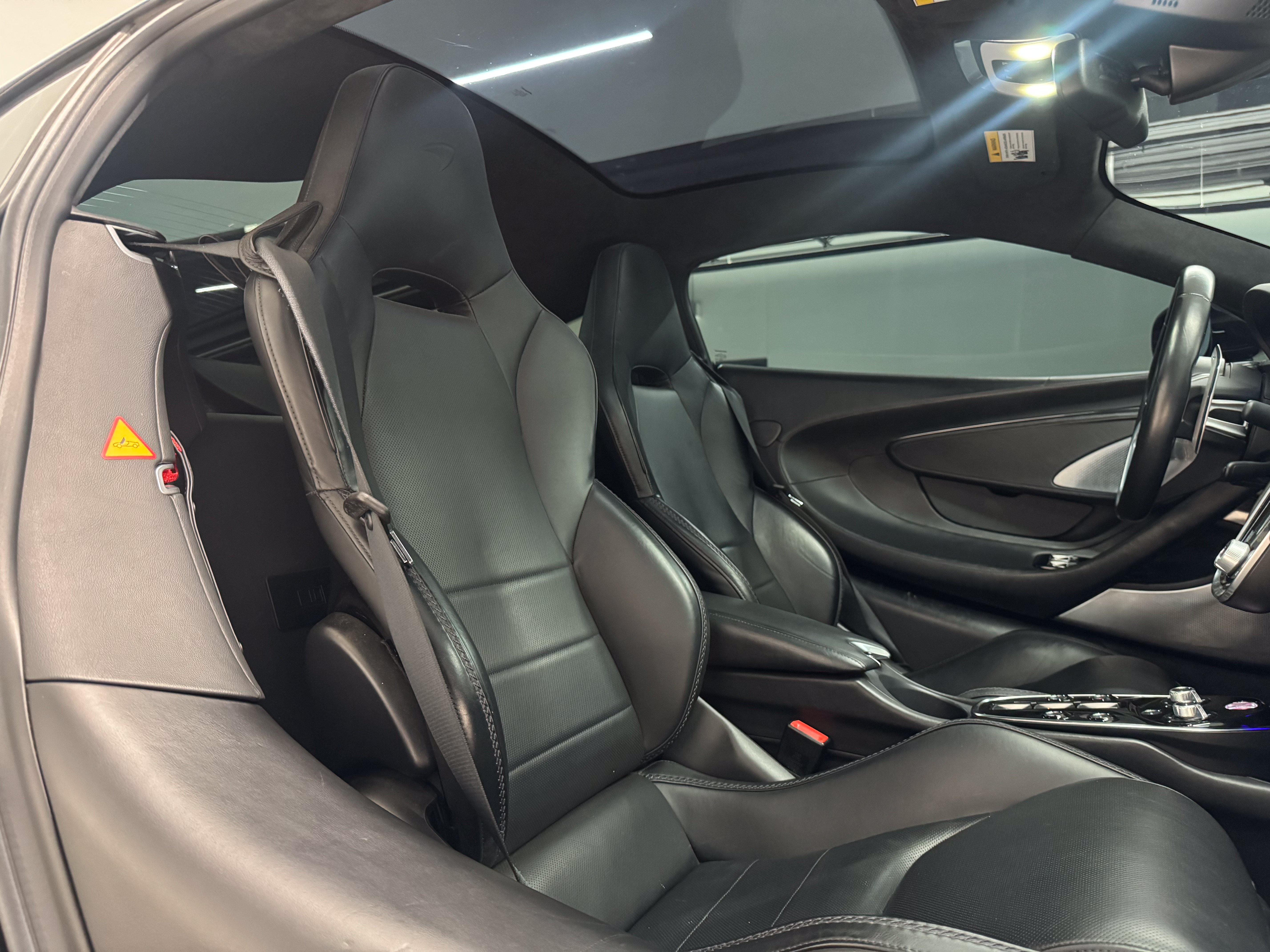 Used 2022 McLaren GT RWD image 12