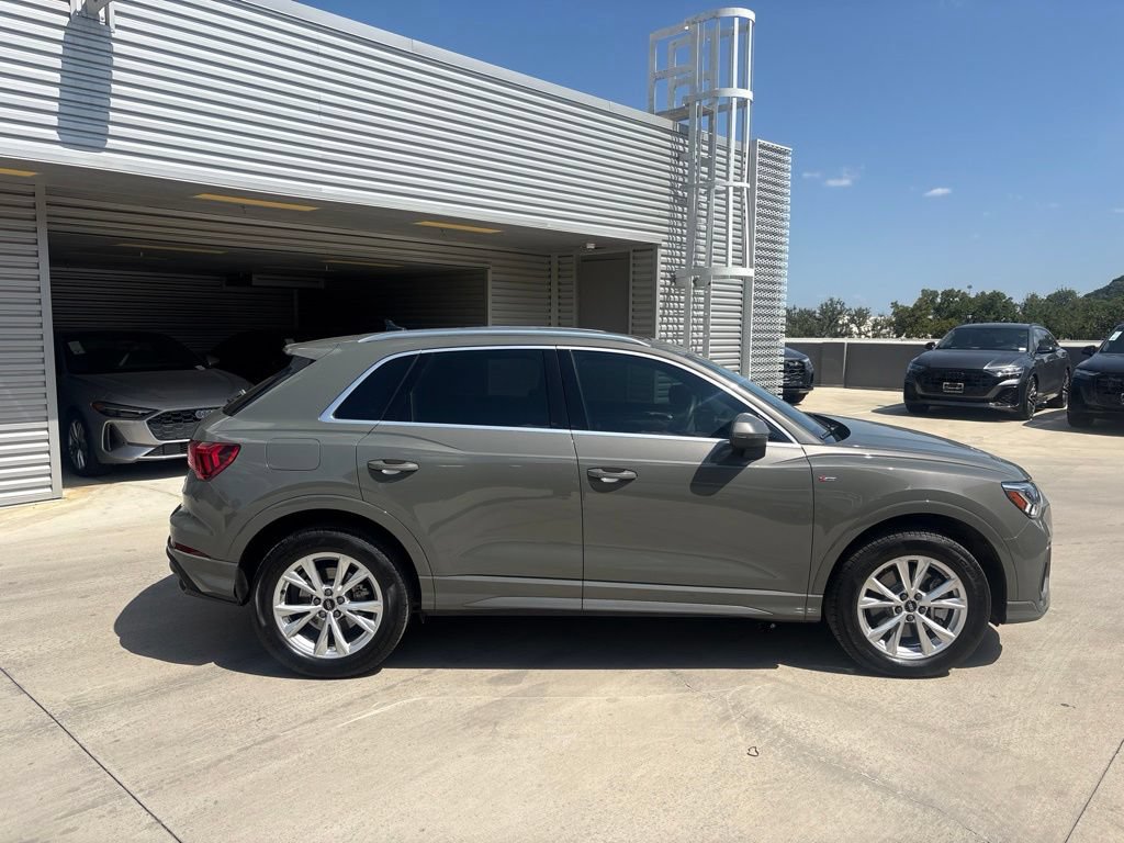 Certified 2025 Audi Q3 2.0T Premium w/ Convenience Package AWD/4WD image 4