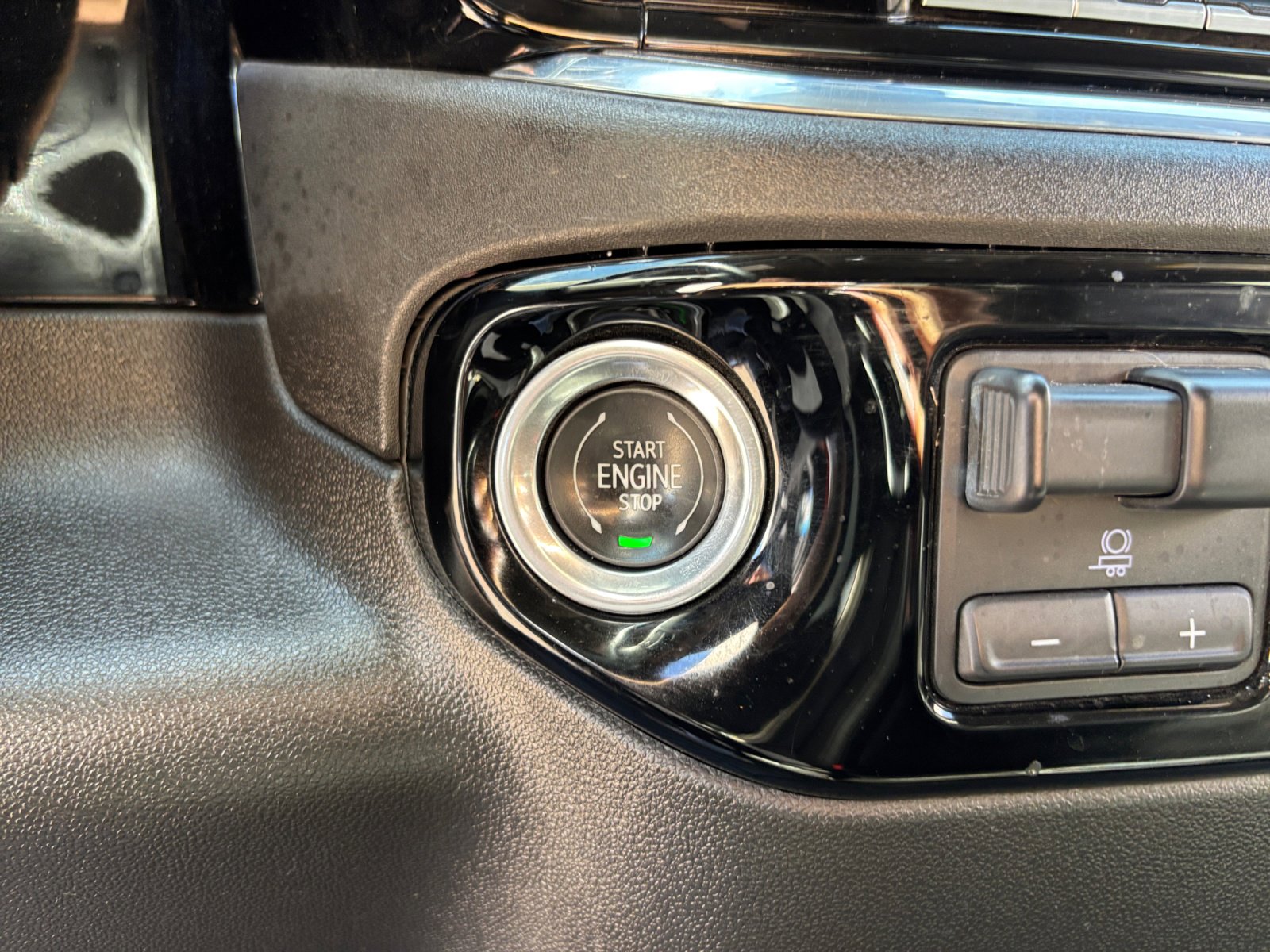 Used 2024 Chevrolet Silverado 2500 LTZ image 29