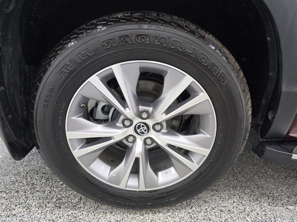 Used 2016 Toyota Highlander Plus FWD image 34